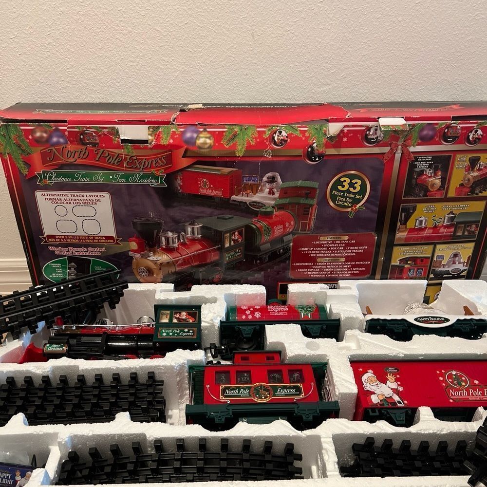 North Pole Eztec  Express 33 Piece Christmas Train Set  No Remote  Control